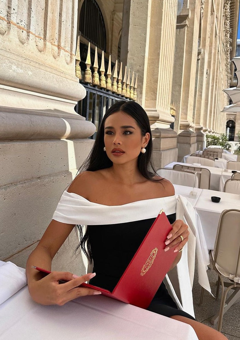 Kari – Elegant Asymmetric Midi Dress