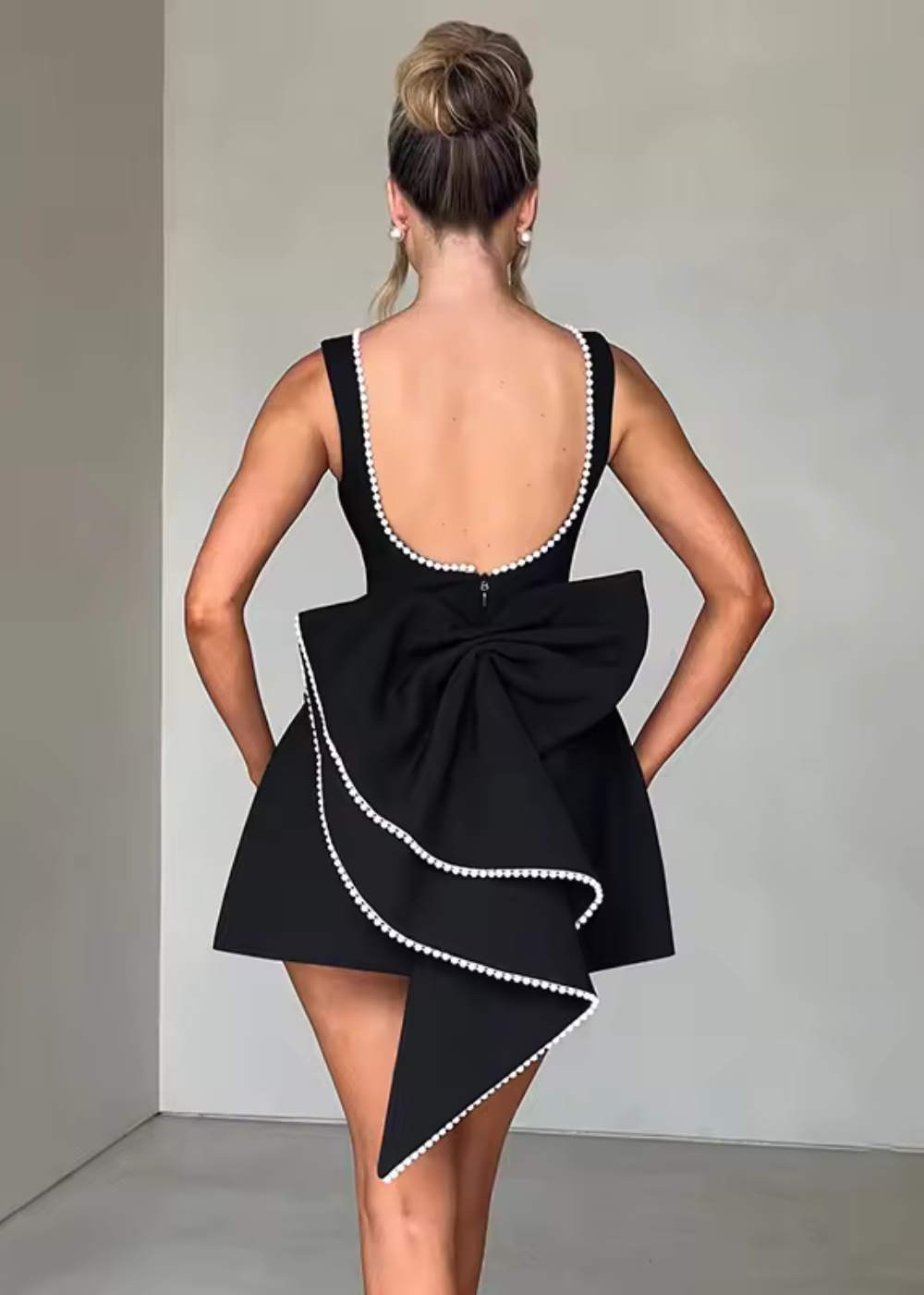 Melinda – Elegant Backless Mini Dress