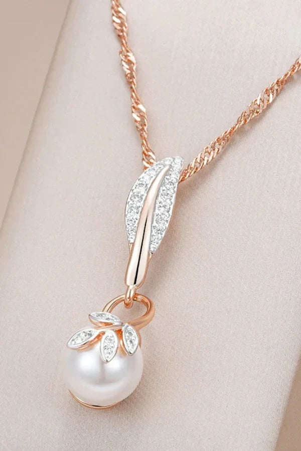 Isla – Floral Pendant Necklace