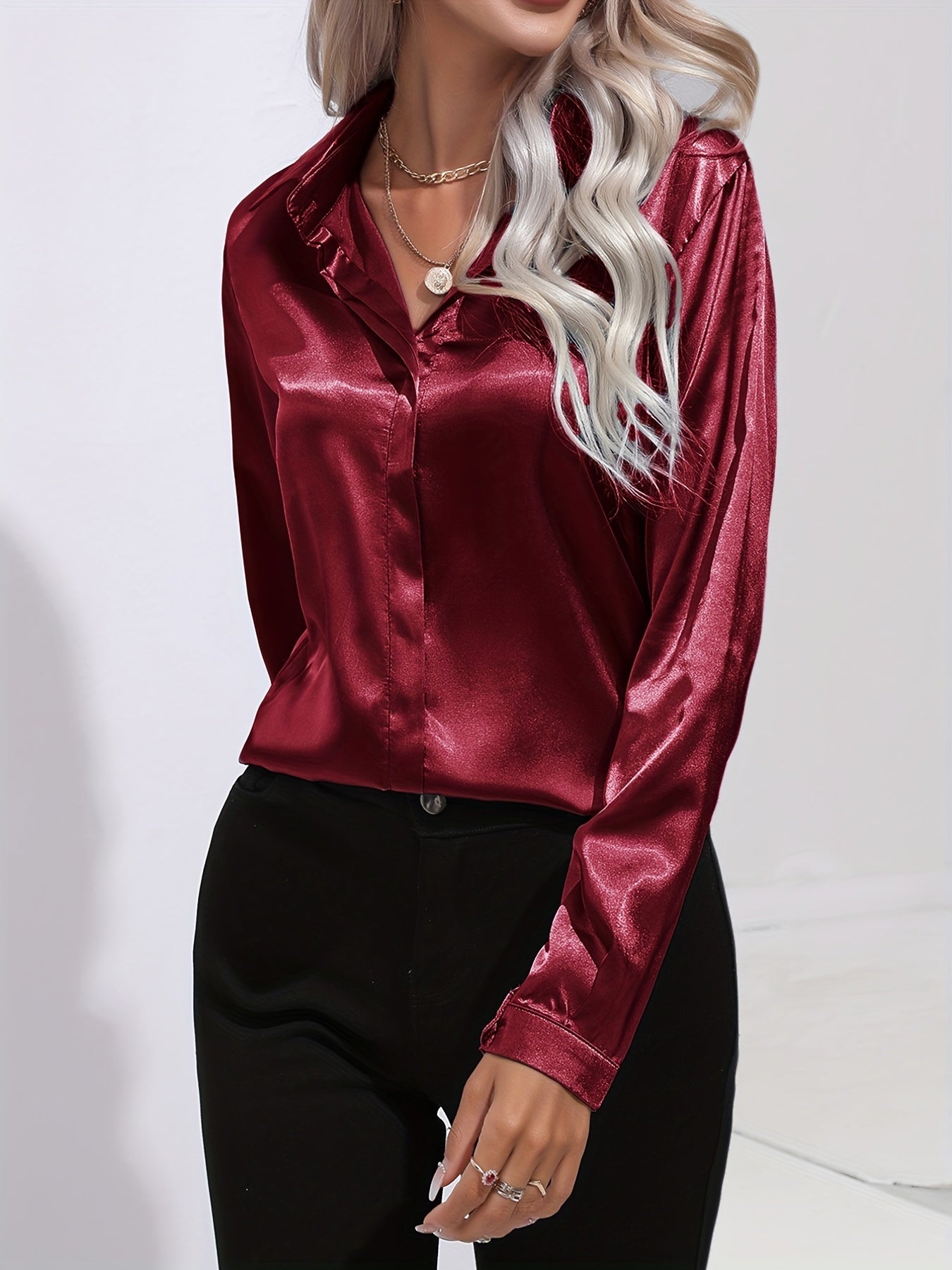 Leila – Elegant Chic Satin Blouse