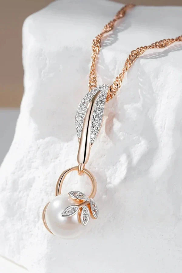 Isla – Floral Pendant Necklace