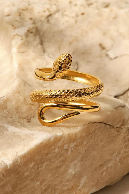 Selene – Sculpted Form Ring