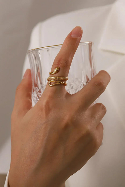 Selene – Sculpted Form Ring