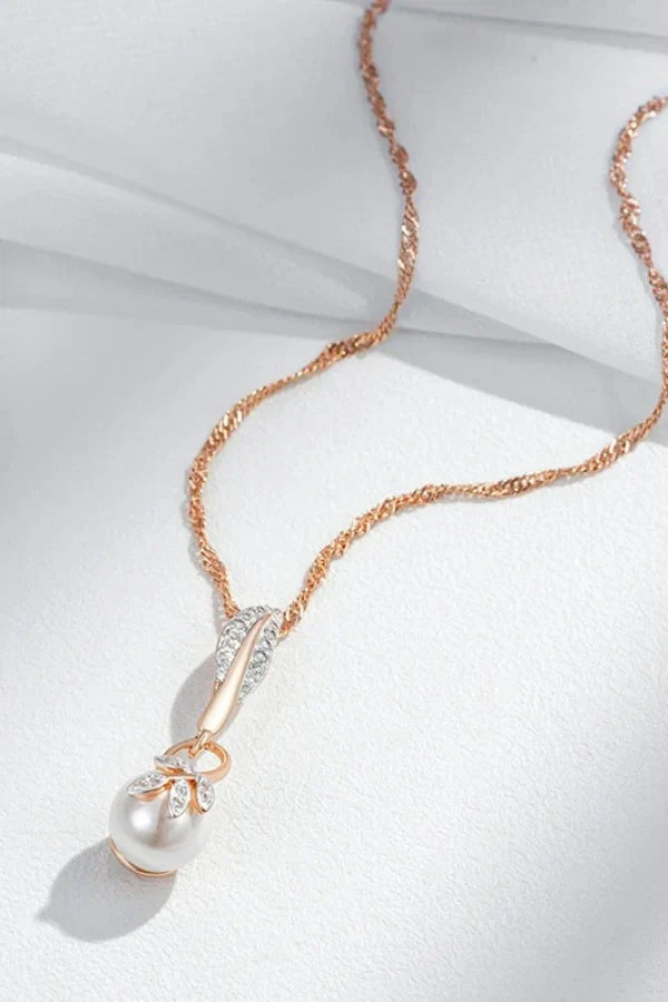 Isla – Floral Pendant Necklace