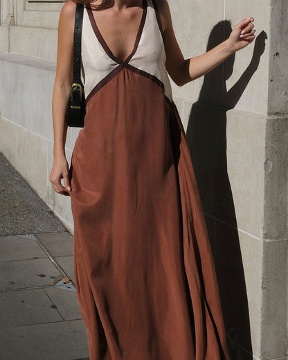 Bella – V-Neck Contrasting Maxi Dress