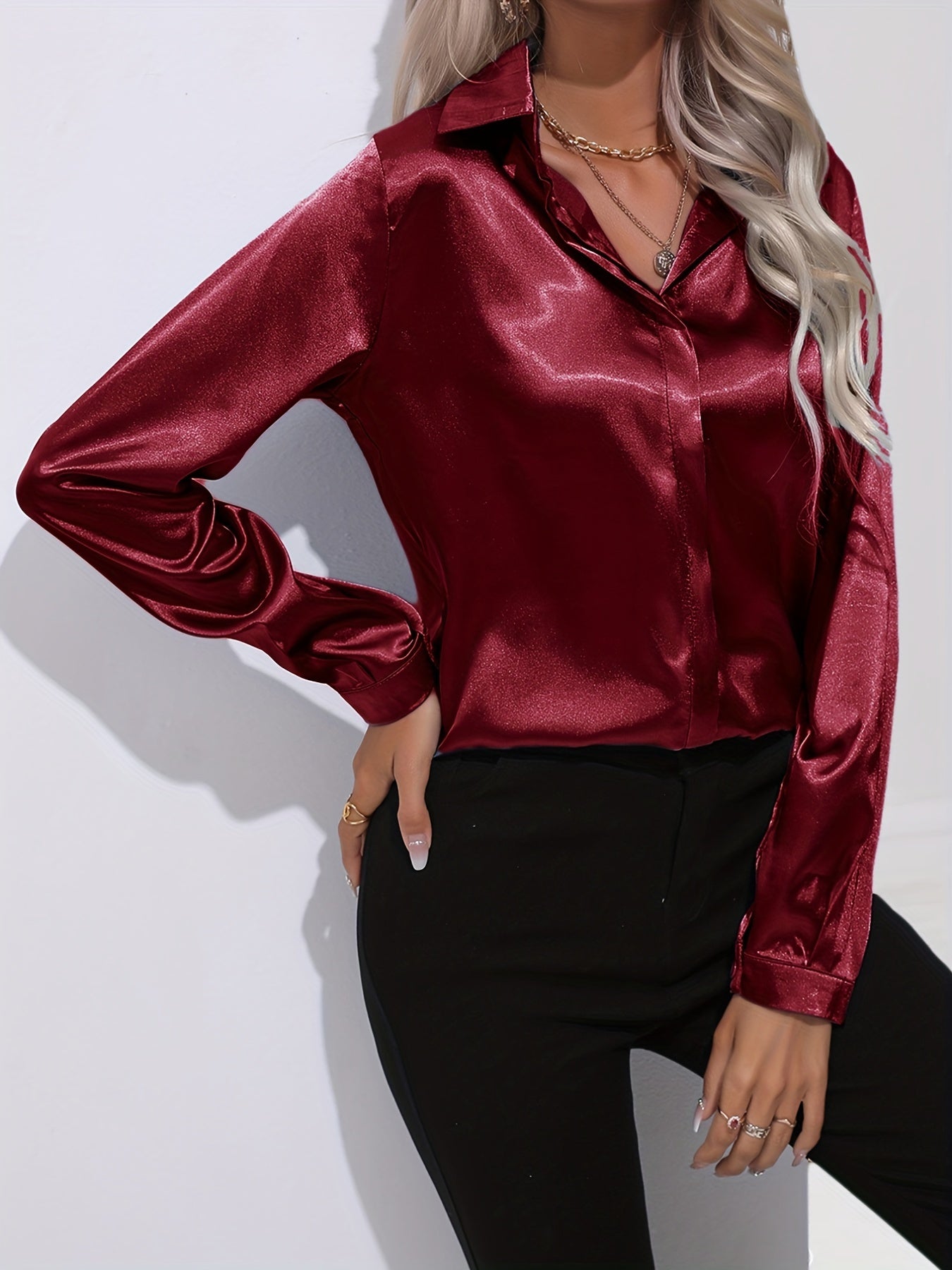 Leila – Elegant Chic Satin Blouse