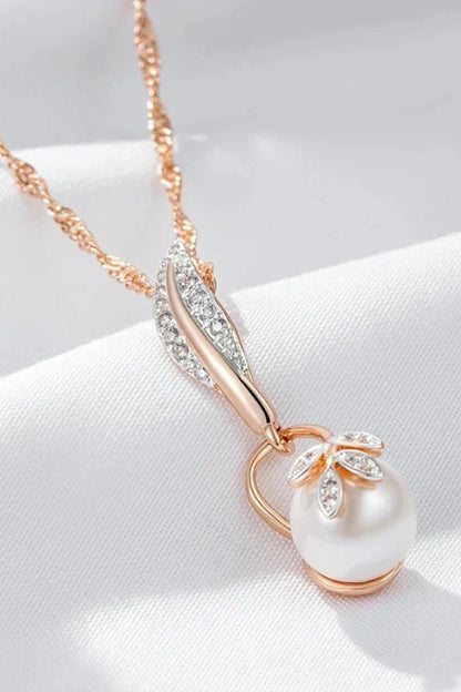 Isla – Floral Pendant Necklace