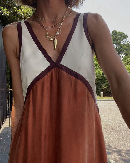 Bella – V-Neck Contrasting Maxi Dress