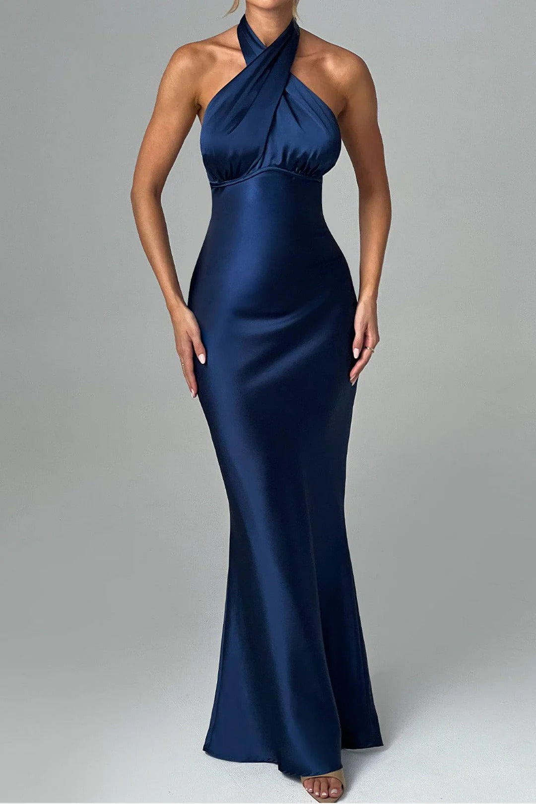 Mable – Backless Bodycon Maxi Dress