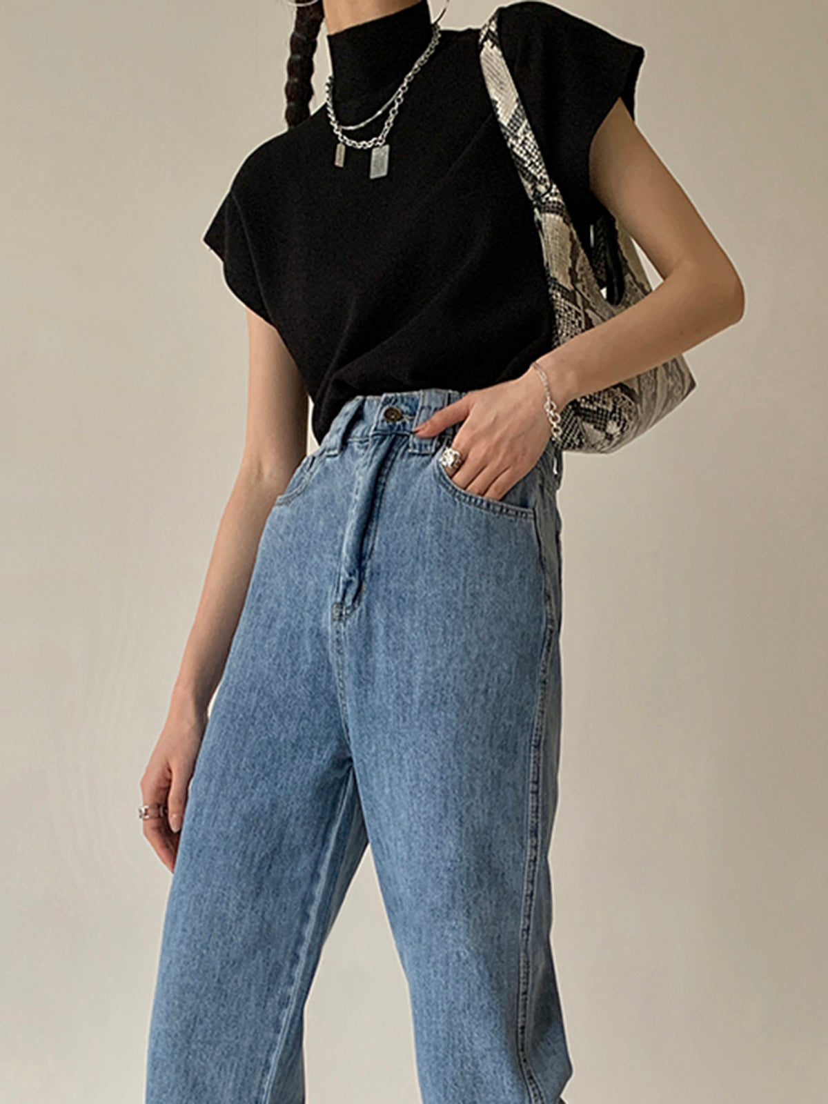 Diana – Sleeveless Knit Top