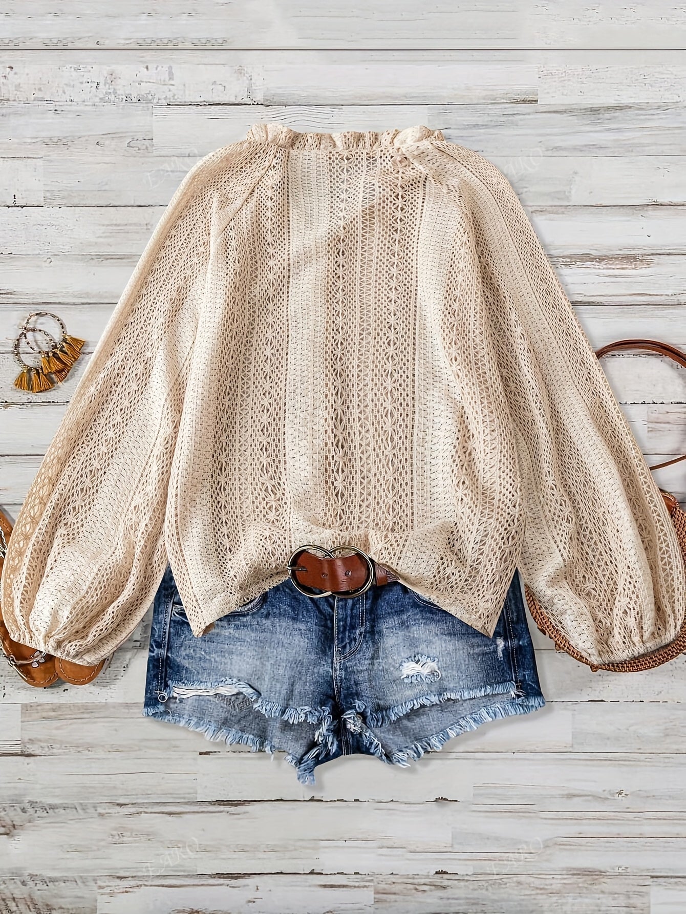 Gwen – Vintage V-Neck Lace Blouse