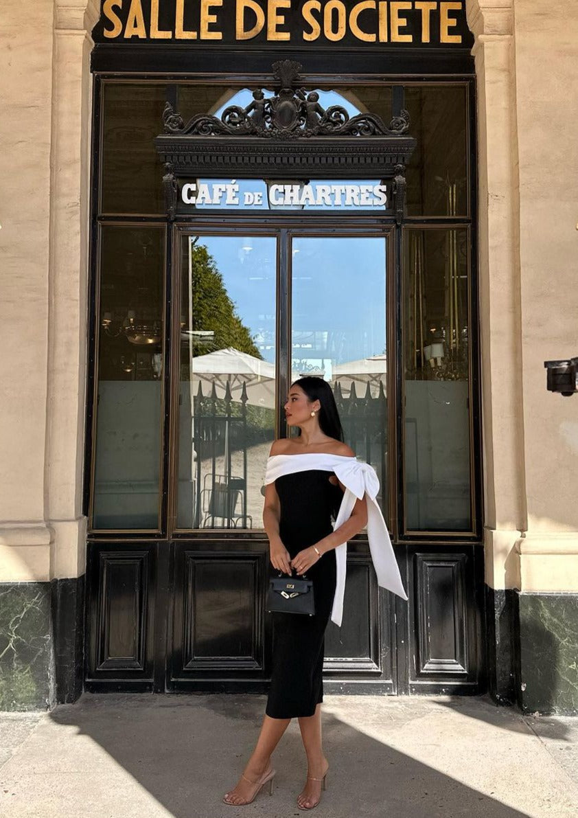 Kari – Elegant Asymmetric Midi Dress