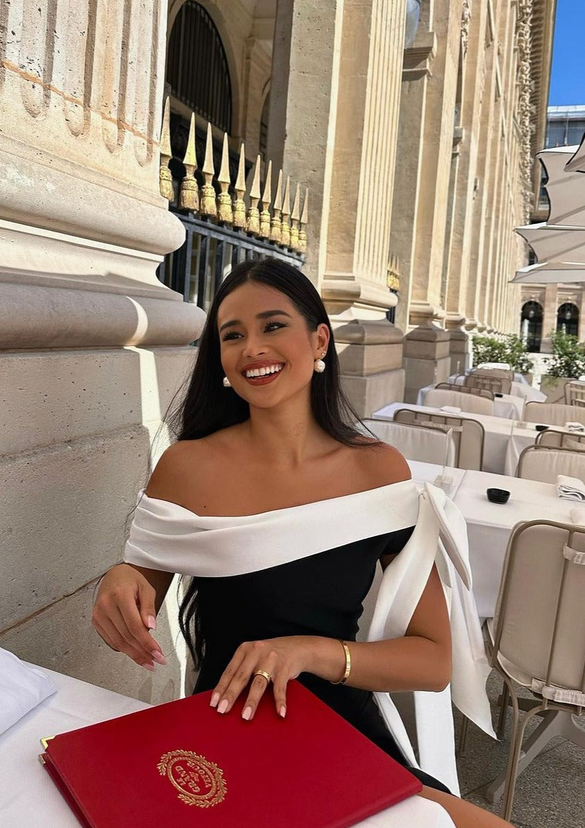 Kari – Elegant Asymmetric Midi Dress