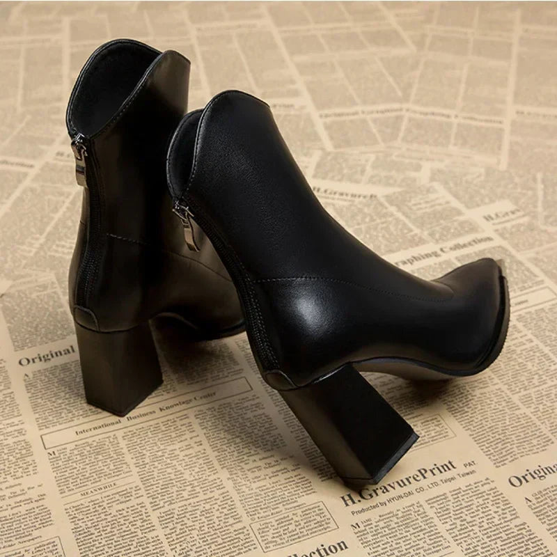 Fiona – Chelsea Boots with Chrome Detail