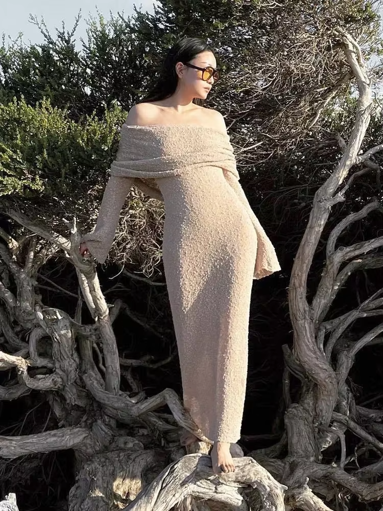 Daisy – Off-Shoulder Maxi Dress