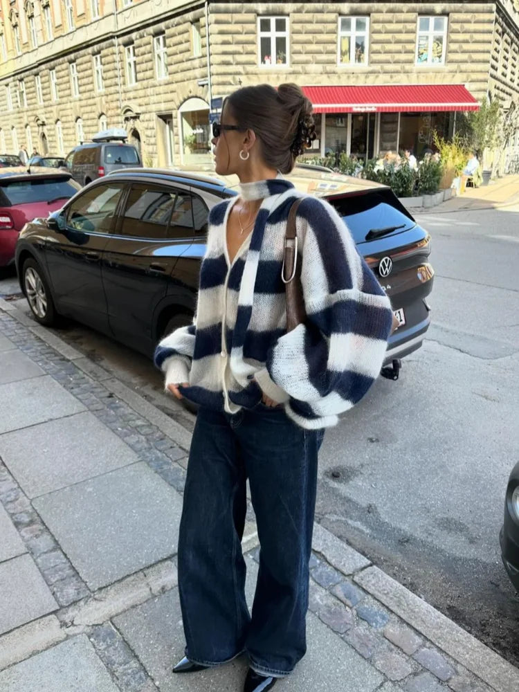 Kinsley – Elegant Cardigan & Scarf Set