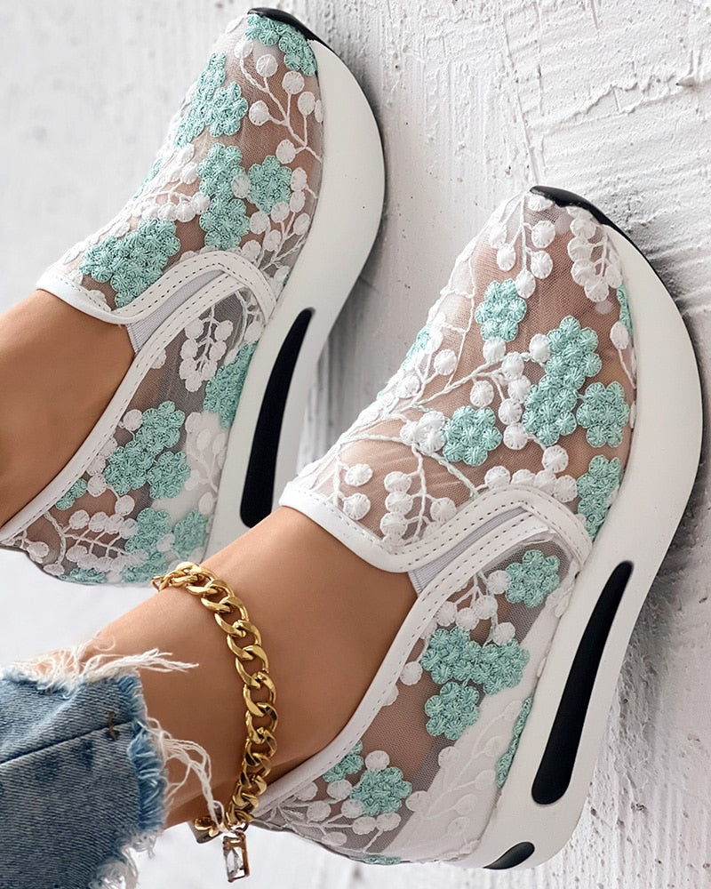 Isla – Lace Detail Sneakers