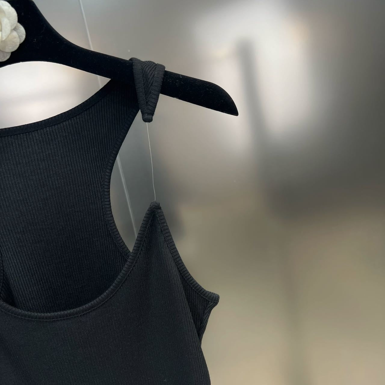 Phoebe – Invisible Strap Ribbed Tank Top