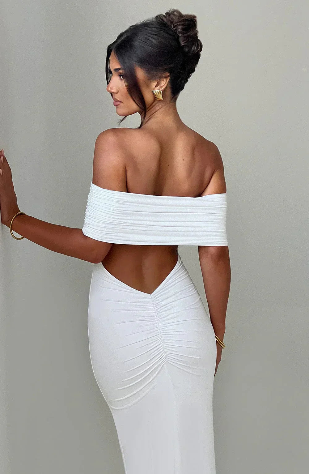 Sage – Elegant Backless Maxi Dress