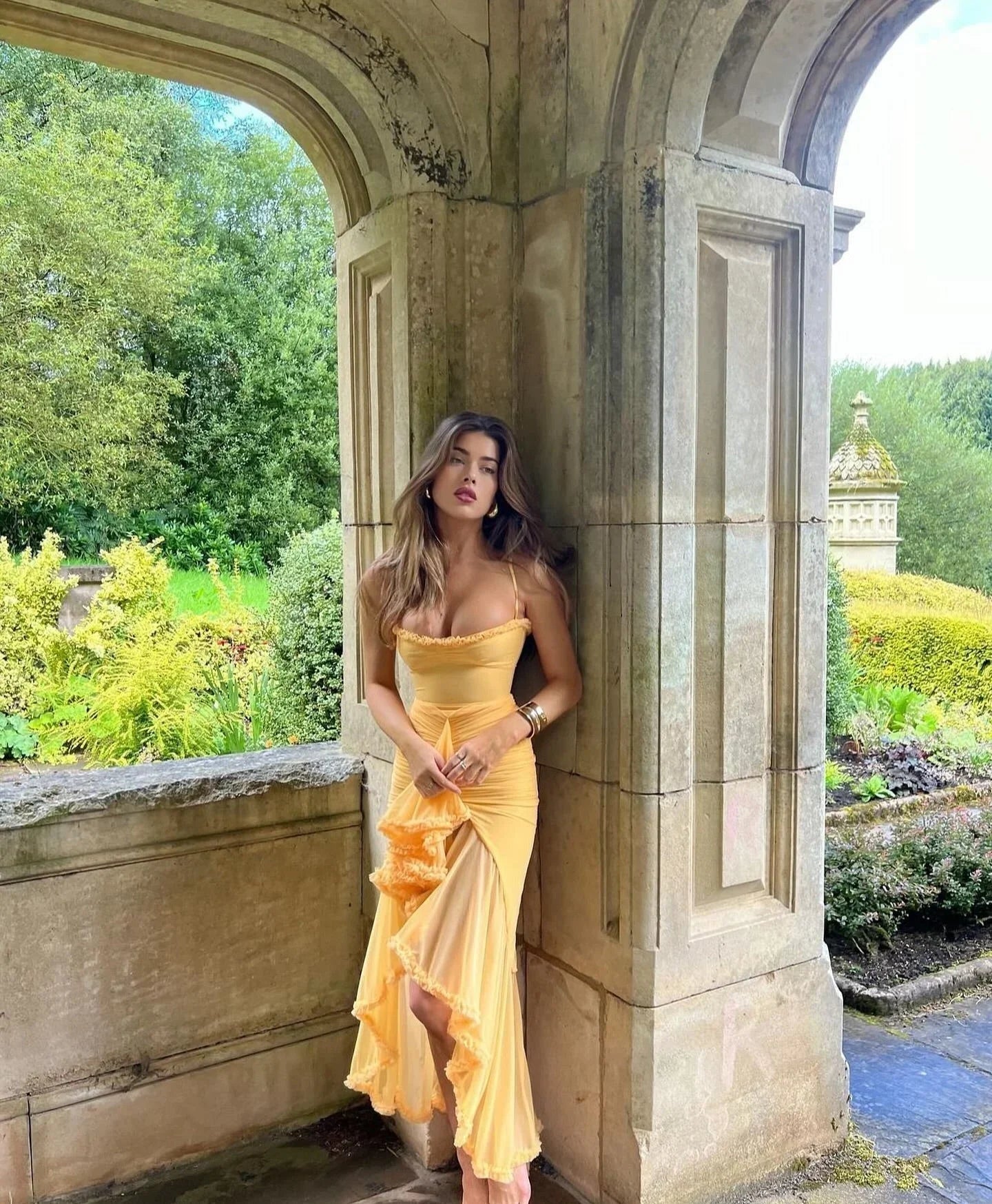 Malia – Classic Fitted Midi Dress