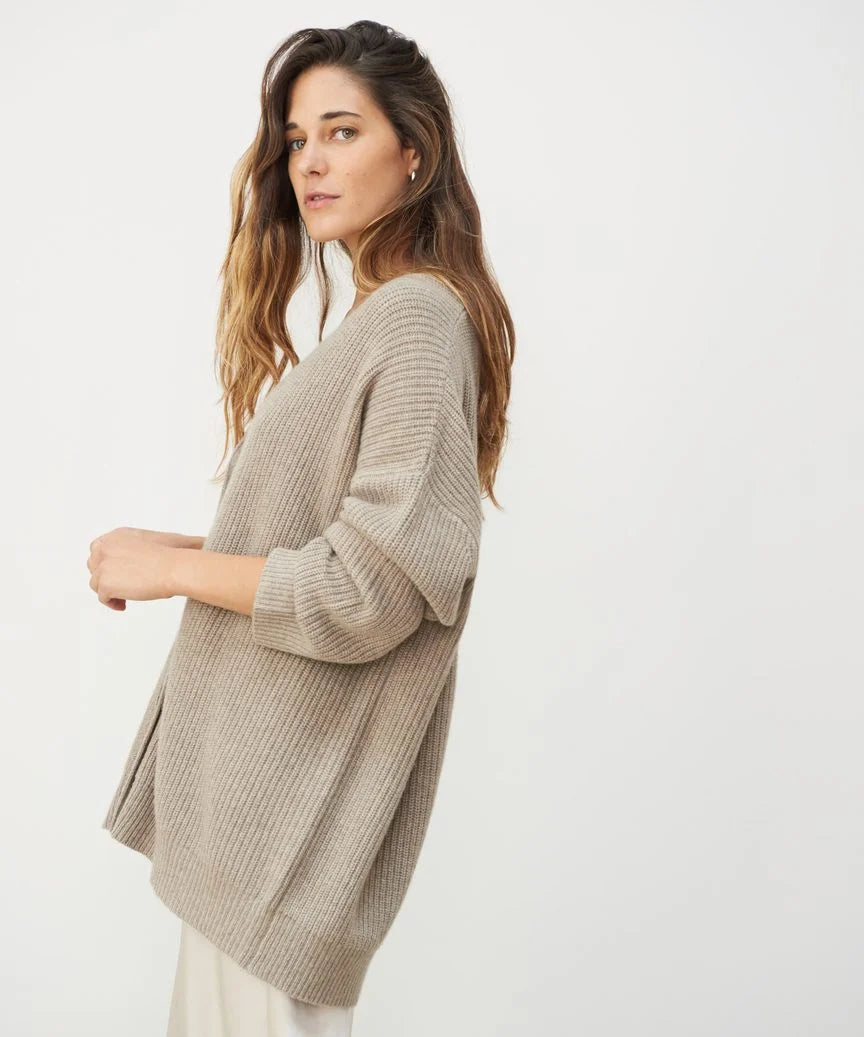 Dalia – Elegant Oversized Cardigan