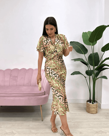 Daisy – Elegant V-Neck Mini Dress