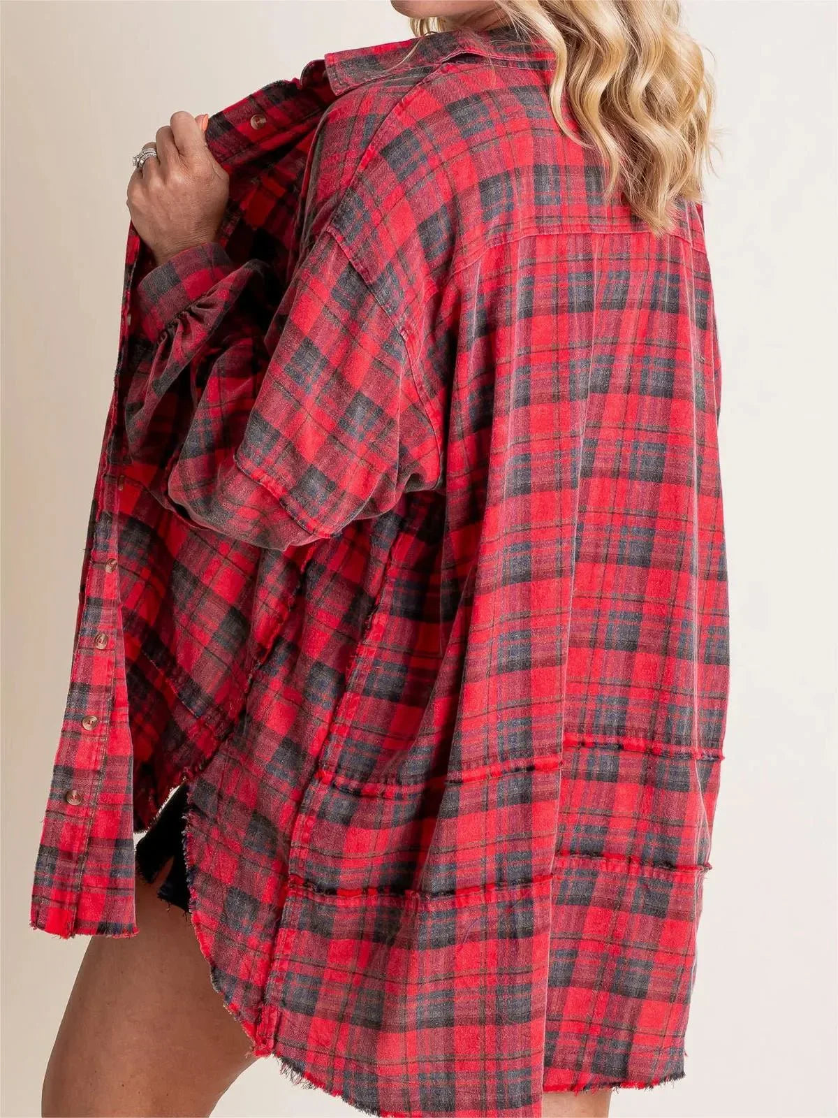 Clara – Oversized Plaid Shirt